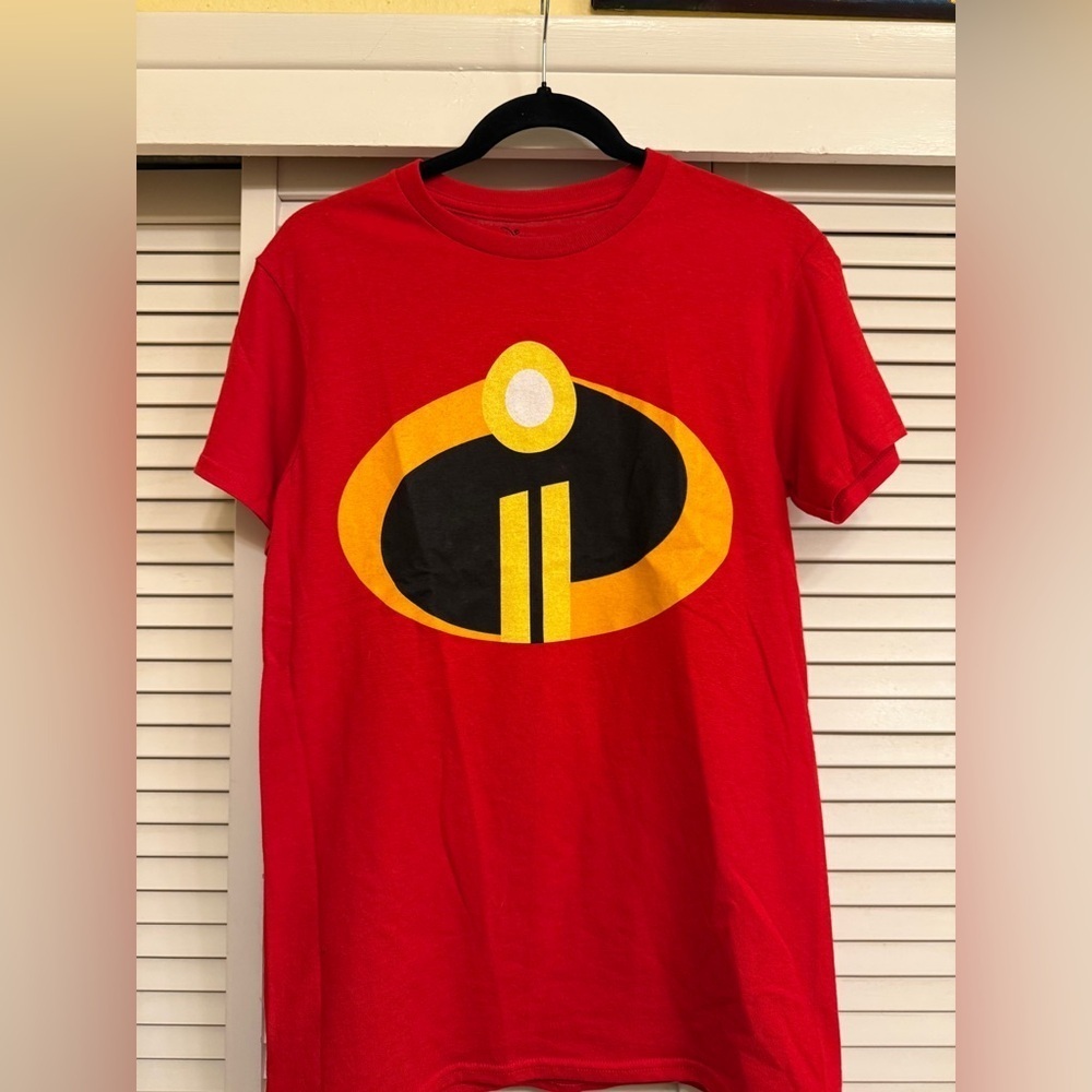 Disney Incredibles unisex size small Red T-Shirt with Yellow Detail